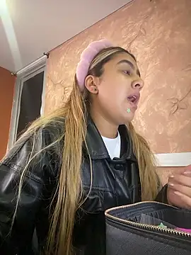 Miabonnett  online show from 01/08/26, 12:29