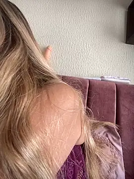 Miabonnett  online show from 04/16/26, 03:46