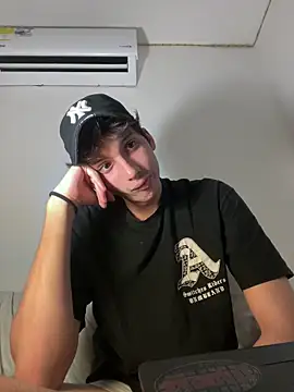 CamiloXx04 online show from 02/04/25, 03:11