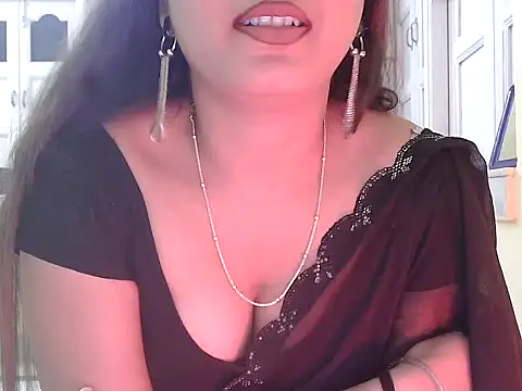 Snapshot of Model-Tanya chatting on 11/13/25, 11:42 Model-Tanya online show from 11/13/25, 11:42