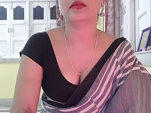 Snapshot of Model-Tanya chatting on 11/16/25, 04:45 Model-Tanya online show from 11/16/25, 04:45