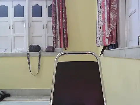 Snapshot of Model-Tanya chatting on 11/21/25, 03:44 Model-Tanya online show from 11/21/25, 03:44