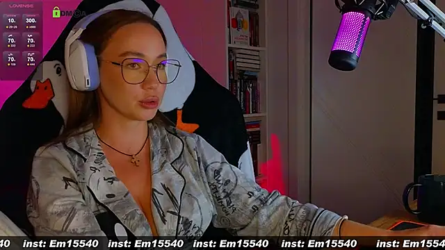 Snapshot of Emili1- chatting on 01/15/25, 04:00 Emili1- online show from 01/15/25, 04:00