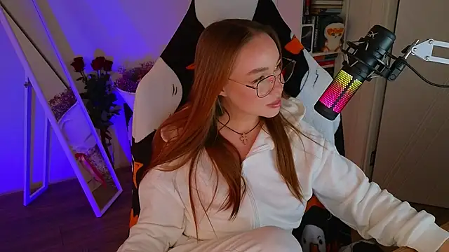 Snapshot of Emili1- chatting on 03/11/25, 12:17 Emili1- online show from 03/11/25, 12:17