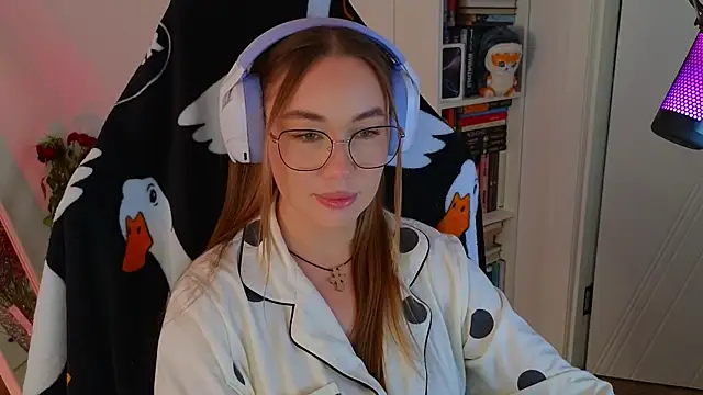 Snapshot of Emili1- chatting on 03/15/25, 12:24 Emili1- online show from 03/15/25, 12:24