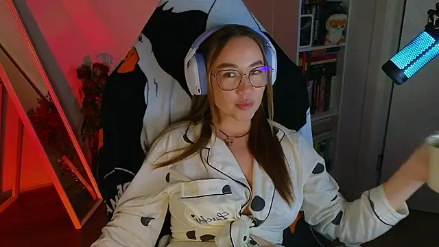 Snapshot of Emili1- chatting on 03/15/25, 03:27 Emili1- online show from 03/15/25, 03:27