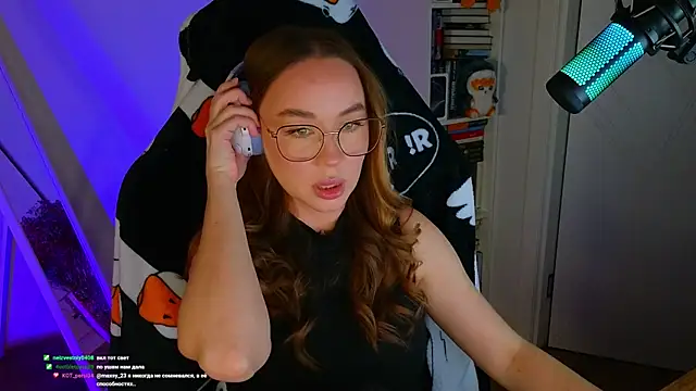 Snapshot of Emili1- chatting on 03/19/25, 02:13 Emili1- online show from 03/19/25, 02:13