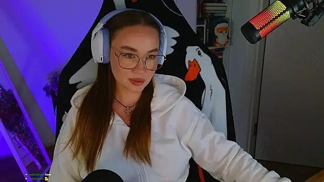 Snapshot of Emili1- chatting on 03/22/25, 01:08 Emili1- online show from 03/22/25, 01:08