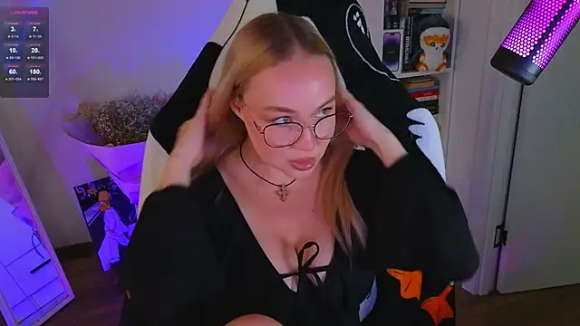 Snapshot of Emili1- chatting on 09/09/25, 10:59 Emili1- online show from 09/09/25, 10:59