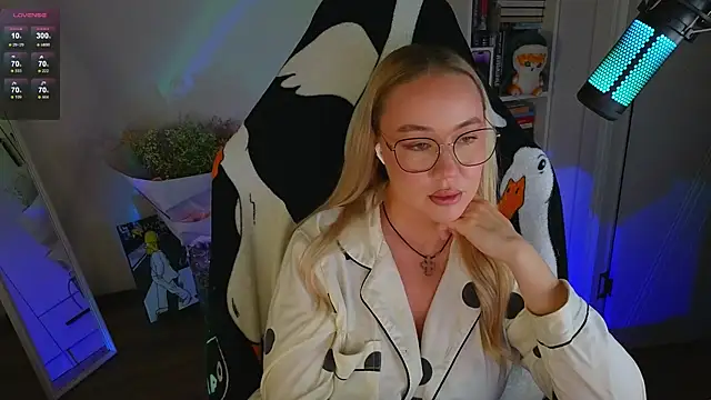 Snapshot of Emili1- chatting on 09/09/25, 11:04 Emili1- online show from 09/09/25, 11:04