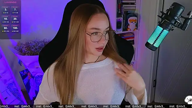 Emili1- online show from 12/03/25, 01:53