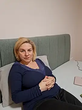 Snapshot of FrauleinSchmitt chatting on 01/18/25, 02:44 FrauleinSchmitt online show from 01/18/25, 02:44