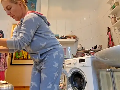 Snapshot of FrauleinSchmitt chatting on 11/07/25, 07:08 FrauleinSchmitt online show from 11/07/25, 07:08