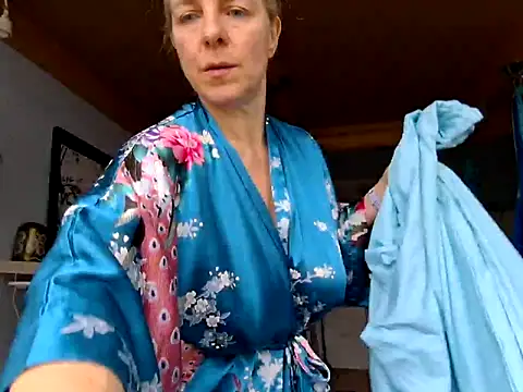 Snapshot of FrauleinSchmitt chatting on 11/10/25, 11:31 FrauleinSchmitt online show from 11/10/25, 11:31