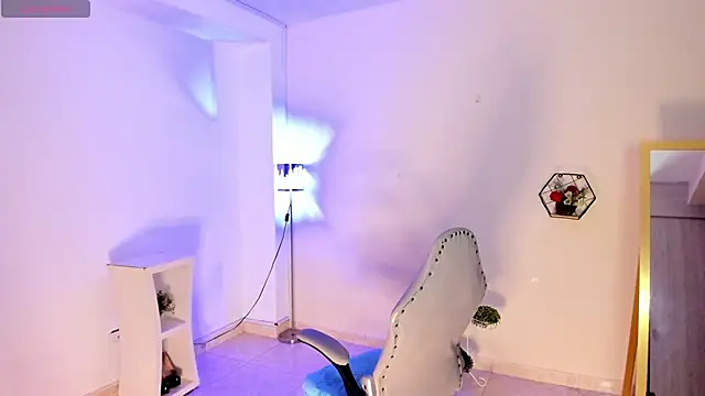 Snapshot of amelyaDreams chatting on 12/01/25, 08:03 amelyaDreams online show from 12/01/25, 08:03