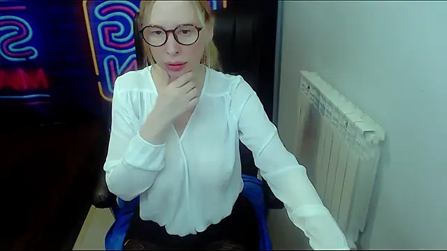 Snapshot of kerakiss877 chatting on 02/19/25, 08:20 kerakiss877 online show from 02/19/25, 08:20