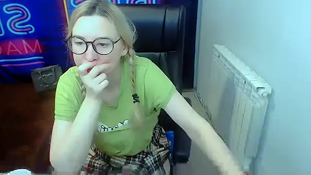 Snapshot of kerakiss877 chatting on 02/22/25, 08:53 kerakiss877 online show from 02/22/25, 08:53