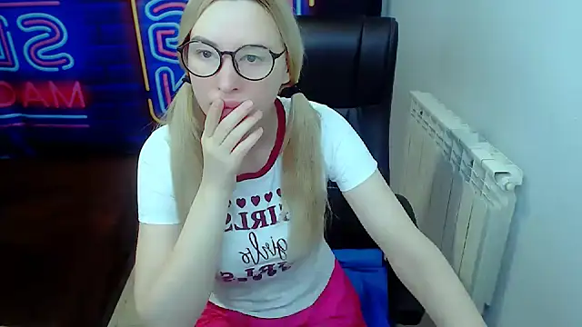 Snapshot of kerakiss877 chatting on 02/25/25, 08:19 kerakiss877 online show from 02/25/25, 08:19