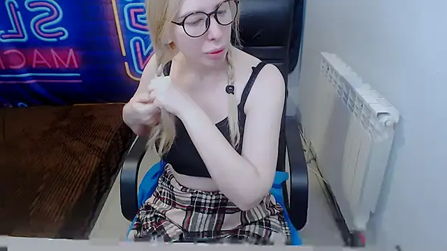 Snapshot of kerakiss877 chatting on 02/20/26, 09:15 kerakiss877 online show from 02/20/26, 09:15