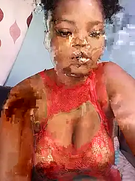 Snapshot of freaky_belle chatting on 05/19/26, 04:35 freaky belle online show from 05/19/26, 04:35