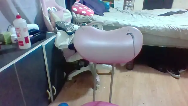 Jennxdolls online show from 12/27/24, 10:37