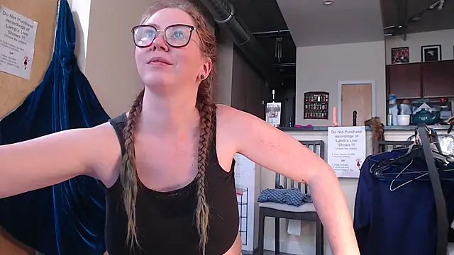 littlelustlamb online show from 10/08/25, 05:32