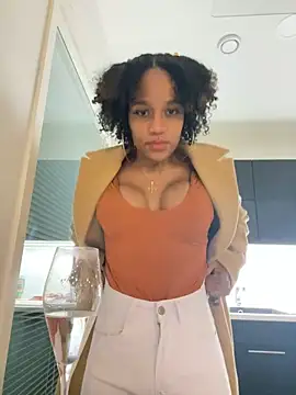 Snapshot of Black_Dolll chatting on 12/31/24, 10:34 Black Dolll online show from 12/31/24, 10:34