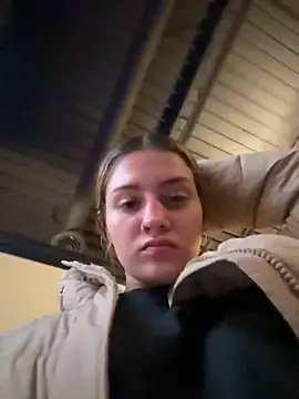 Snapshot of emilysue1 chatting on 12/31/24, 02:14 emilysue1 online show from 12/31/24, 02:14