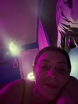 Snapshot of emilysue1 chatting on 03/18/25, 11:30 emilysue1 online show from 03/18/25, 11:30