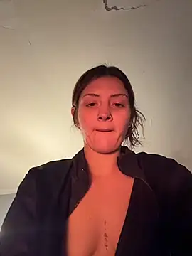 Snapshot of emilysue1 chatting on 12/02/25, 09:21 emilysue1 online show from 12/02/25, 09:21