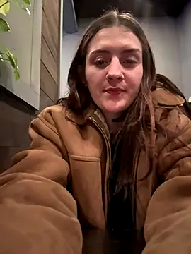 Snapshot of emilysue1 chatting on 12/14/25, 05:02 emilysue1 online show from 12/14/25, 05:02