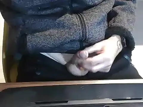 Snapshot of Adri_gard chatting on 12/14/24, 08:02 Adri gard online show from 12/14/24, 08:02