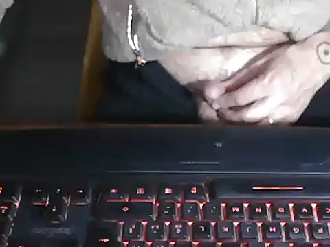 Snapshot of Adri_gard chatting on 01/31/25, 09:05 Adri gard online show from 01/31/25, 09:05