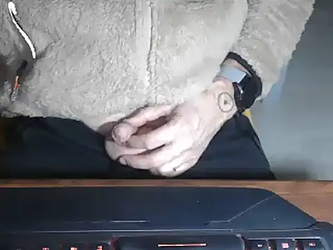 Snapshot of Adri_gard chatting on 02/08/25, 10:51 Adri gard online show from 02/08/25, 10:51