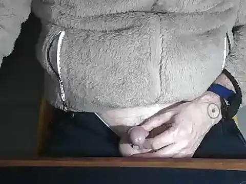 Snapshot of Adri_gard chatting on 02/21/25, 09:22 Adri gard online show from 02/21/25, 09:22