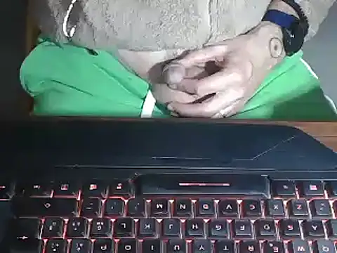 Snapshot of Adri_gard chatting on 03/08/25, 09:18 Adri gard online show from 03/08/25, 09:18