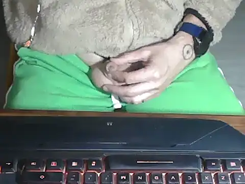 Snapshot of Adri_gard chatting on 03/16/25, 08:43 Adri gard online show from 03/16/25, 08:43