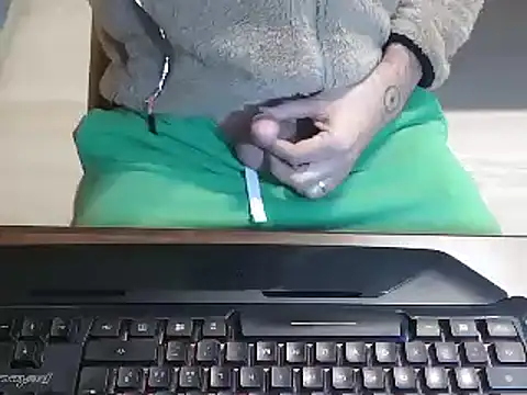 Snapshot of Adri_gard chatting on 03/21/25, 07:00 Adri gard online show from 03/21/25, 07:00