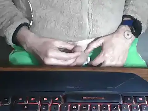 Snapshot of Adri_gard chatting on 03/21/25, 09:23 Adri gard online show from 03/21/25, 09:23