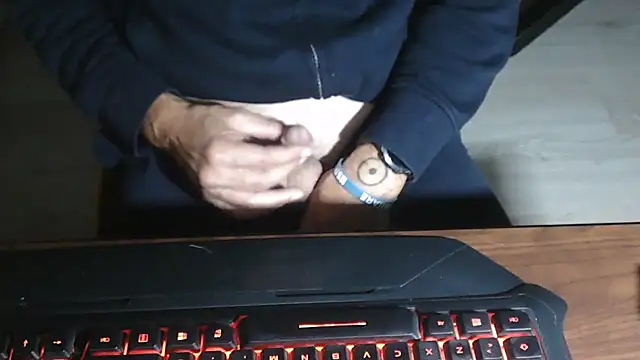 Snapshot of Adri_gard chatting on 10/04/25, 10:52 Adri gard online show from 10/04/25, 10:52