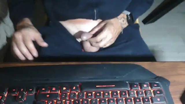 Snapshot of Adri_gard chatting on 10/18/25, 08:20 Adri gard online show from 10/18/25, 08:20