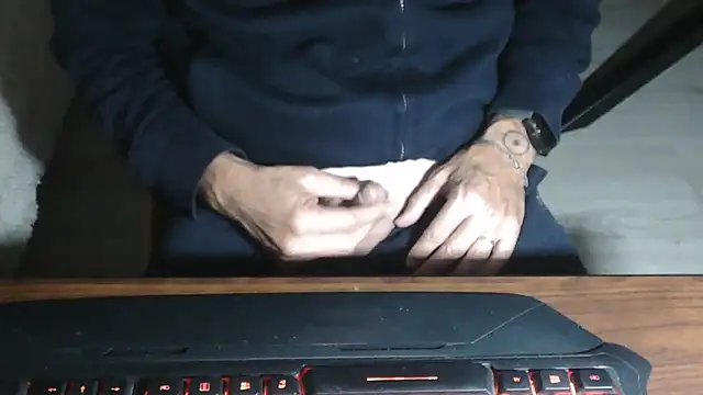 Snapshot of Adri_gard chatting on 10/20/25, 08:31 Adri gard online show from 10/20/25, 08:31