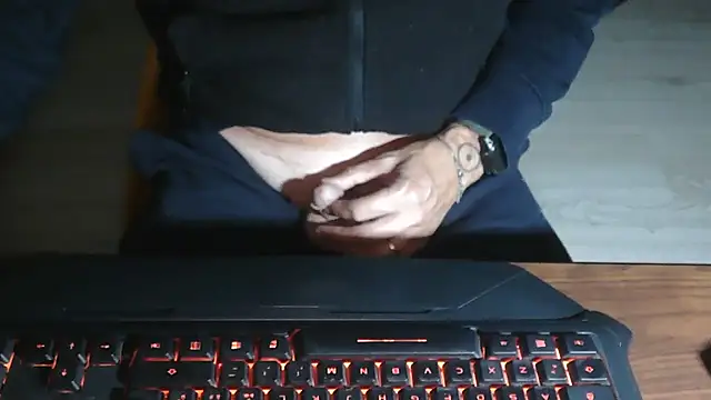 Snapshot of Adri_gard chatting on 10/22/25, 08:41 Adri gard online show from 10/22/25, 08:41