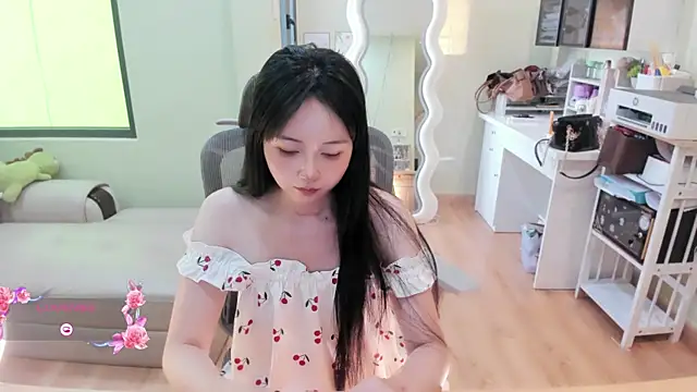 Snapshot of Nery_Asian chatting on 07/18/26, 02:27 Nery Asian online show from 07/18/26, 02:27
