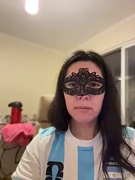 Snapshot of Reinacatchile chatting on 07/04/26, 01:45 Reinacatchile online show from 07/04/26, 01:45