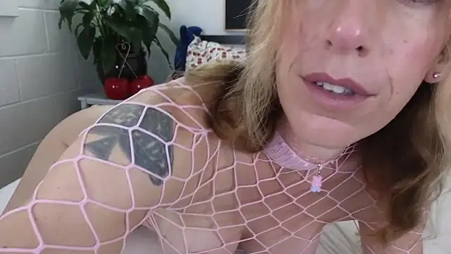 aryafrei online show from 02/18/25, 06:04