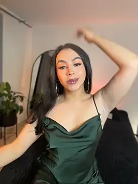 Snapshot of Vonmodel1 chatting on 06/19/26, 11:30 Vonmodel1 online show from 06/19/26, 11:30