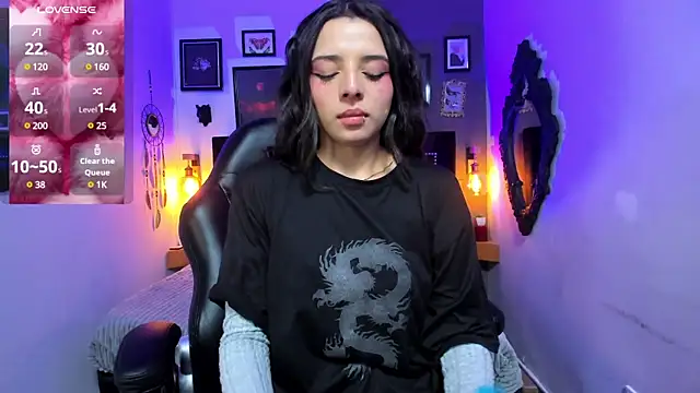 Snapshot of Charlotte__Benett chatting on 02/11/25, 03:29 Charlotte Benett online show from 02/11/25, 03:29