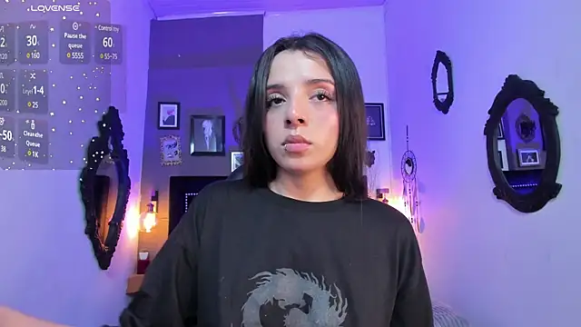 Snapshot of Charlotte__Benett chatting on 03/16/25, 03:36 Charlotte Benett online show from 03/16/25, 03:36