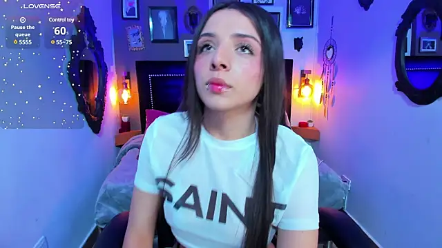 Snapshot of Charlotte__Benett chatting on 03/23/25, 04:16 Charlotte Benett online show from 03/23/25, 04:16